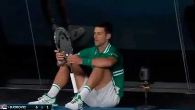 Djokovic siempre da espectáculo, no solo jugando. (Foto: @AustralianOpen)