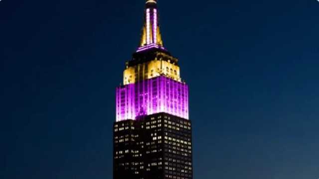 El Empire State Building se tiñó la pasada noche de púrpura y oro en señal de luto por Kobe Bryant. (Foto: @EmpireStateBldg)